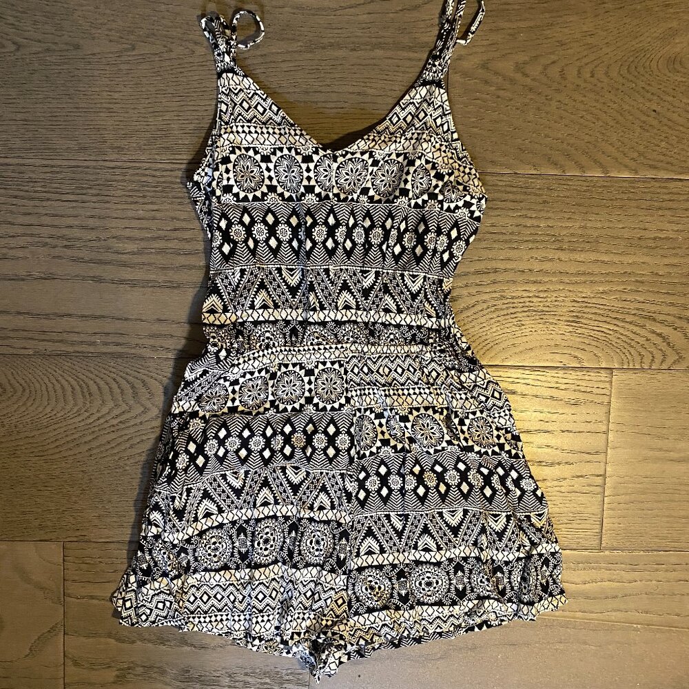 H&M Black+White Pattern Rhomper
